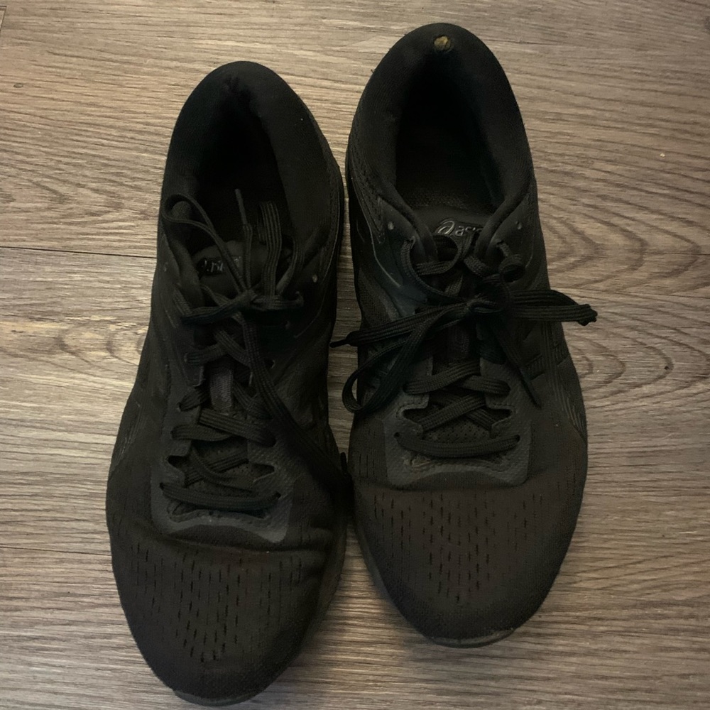 Used asics sneakers